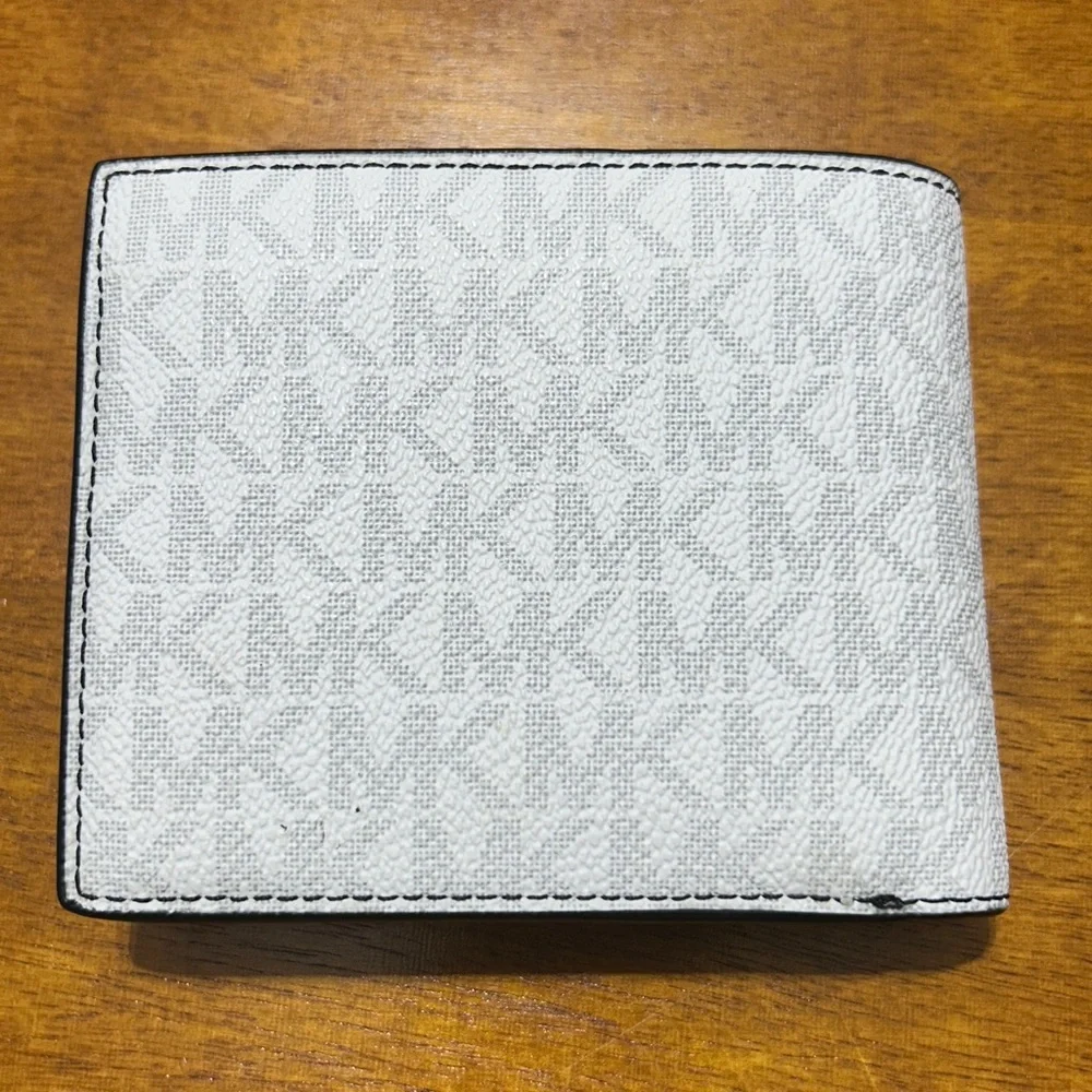 NWT $158 Michael Kors bifold wallet with coin pocket - Picture 3 of 14